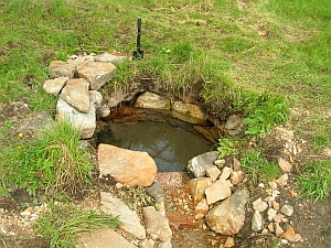 obnovování studánky