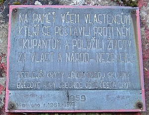 Deska z památníku