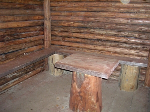 Interier rekonstruované zemljanky pod Třemšínem